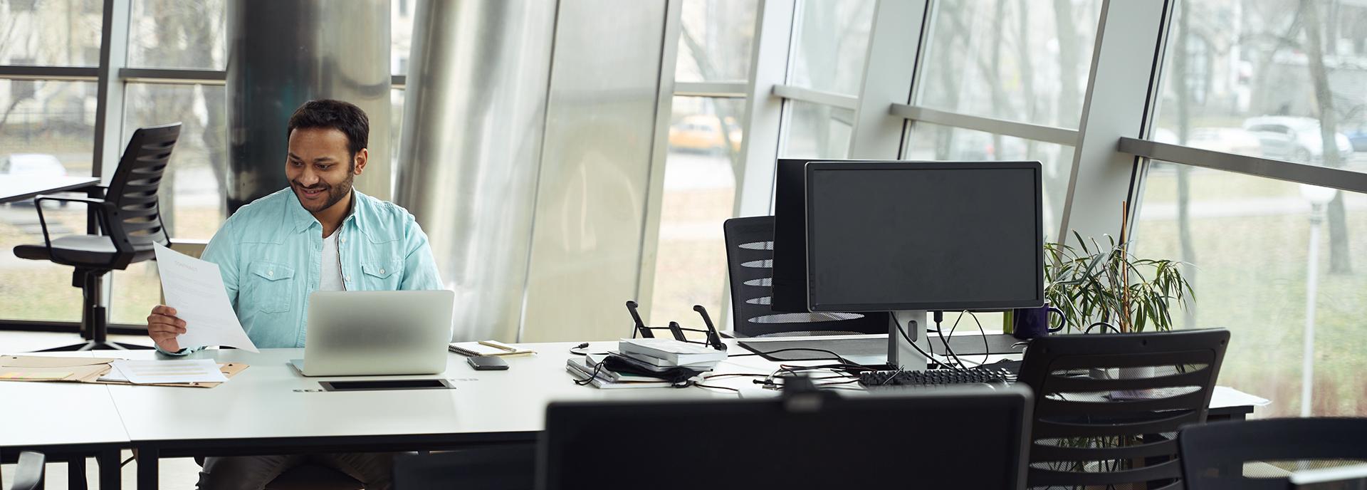 Independent Advisors RIA working at his desk