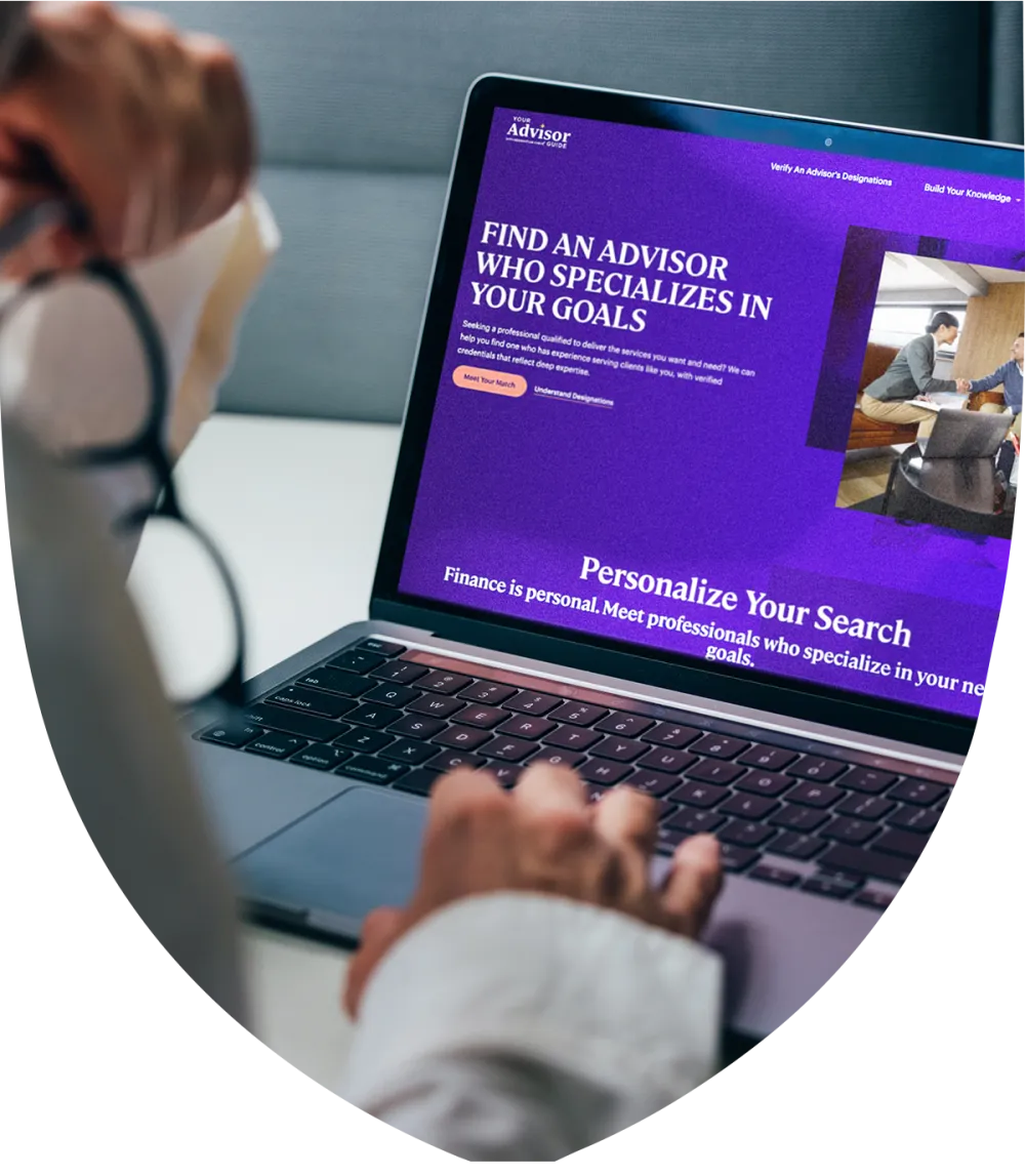 Woman browsing the Your Advisor Guide website on her laptop